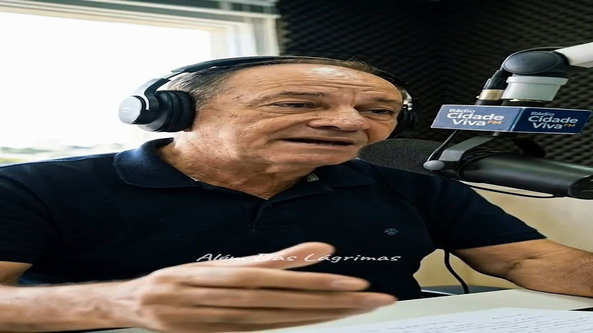 N1409030_A Voz de Jasmin Fez Um Locutor Experiente Encerrar o Programa Chorando_part2